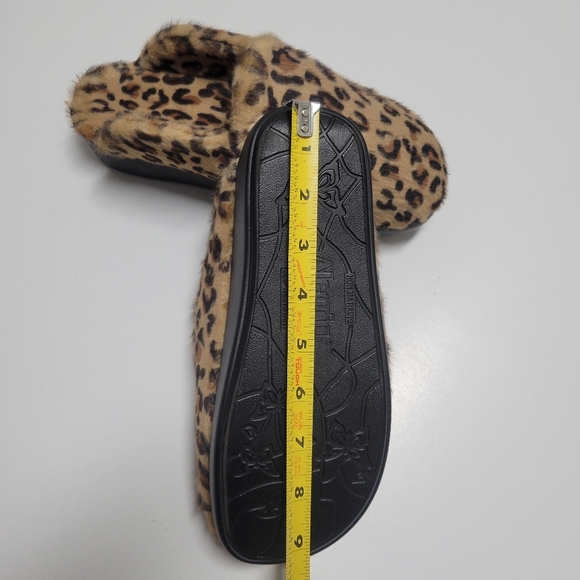 Alegría Cheetah print faux fur slipper Mule clogs. - Picture 13 of 14
